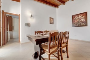 Dining - Villa Nuragica - Classic Apartment (Nuraxi Figus)