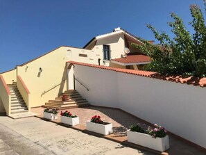 Exterior - Villa Nuragica - Apartment with Garden (Nuraxi Figus)