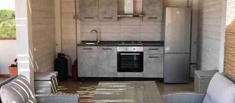 Villa Nuragica – Apartment mit Außenküche und Terrasse mit Ausblick