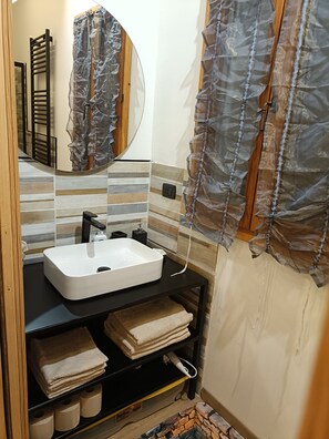 صورة غير مصنفة، 4 من 23، زرّ