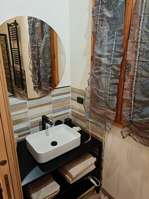 صورة غير مصنفة، 2 من 23، زرّ