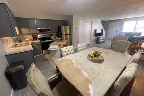 Charming 2BR Townhome - Close to Fort Leonard Wood & Downtown Waynesville