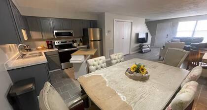Charming 2BR Townhome - Close to Fort Leonard Wood & Downtown Waynesville