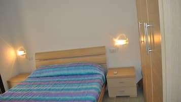 2 sovrum, strykjärn/strykbräda och sängkläder
