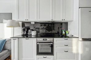 Fridge, microwave, oven, stovetop