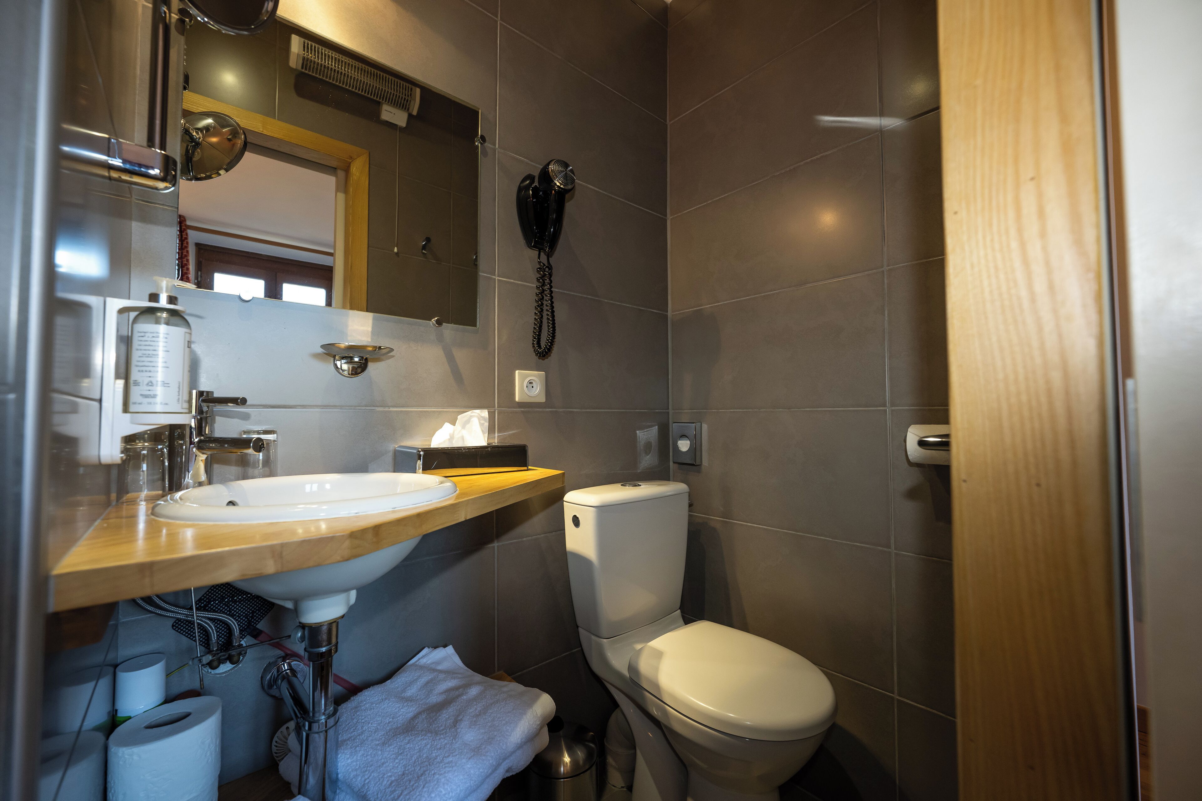 Phòng phong cách cổ điển, ban công