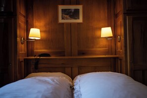 Unclassified image, 5 of 5, button - Villa Napoléon -  Au coeur d'Autun (Bédouès-Cocurès)