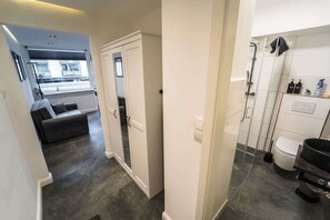 Dusche, Haartrockner, Shampoo