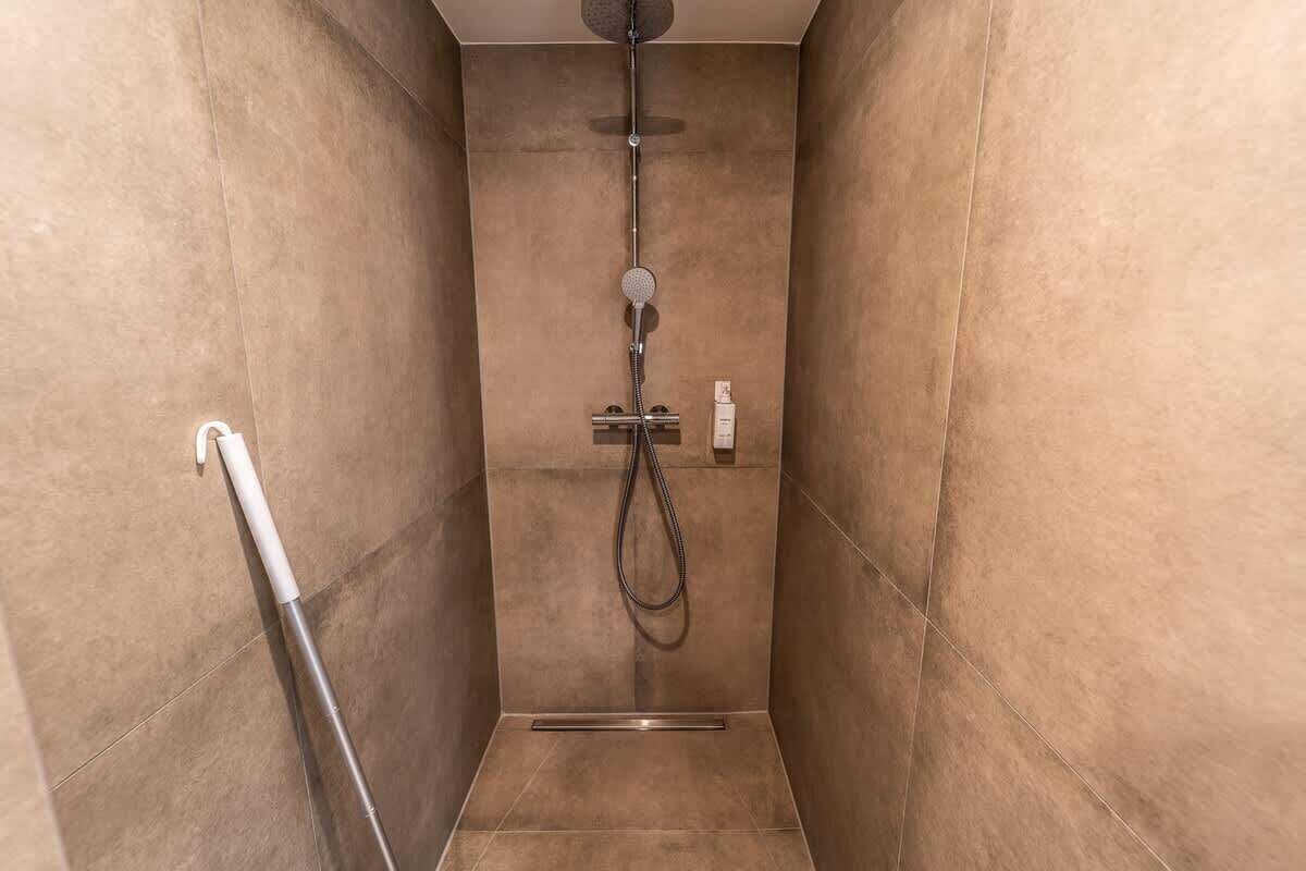 Dusche, Haartrockner, Shampoo