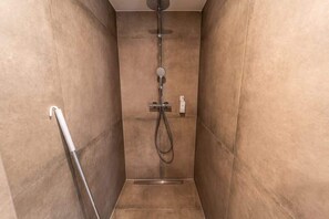 Dusche, Haartrockner, Shampoo