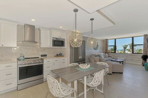 Interior - Harbor Towers 624 - Tropical Sands Accommodations (Siesta Key)