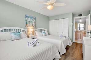 2 bedrooms, iron/ironing board, free WiFi, bed sheets - Harbor Towers 415 - Tropical Sands Accommodations (Siesta Key)