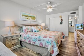 2 bedrooms, desk, iron/ironing board, free WiFi - Harbor Towers 409 - Tropical Sands Accommodations (Siesta Key)
