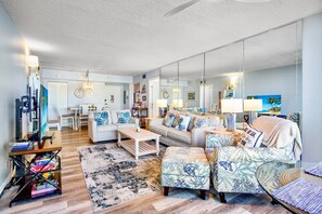 TV, books - Harbor Towers 409 - Tropical Sands Accommodations (Siesta Key)