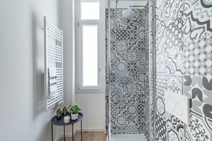 Shower, hair dryer, bidet, towels - Termopili 38 - Two Bedroom Apartment, Sleeps 6 (Milan)