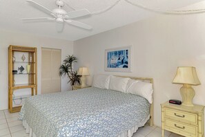 3 bedrooms, iron/ironing board, free WiFi, bed sheets - Harbor Towers 302 - Tropical Sands Accommodations (Siesta Key)