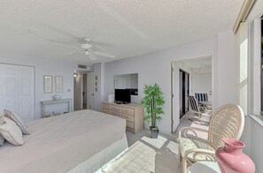 2 bedrooms, iron/ironing board, free WiFi, bed sheets - Harbor Towers 230 - Tropical Sands Accommodations (Siesta Key)