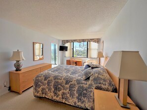 2 bedrooms, iron/ironing board, free WiFi, bed sheets - Harbor Towers 321 - Tropical Sands Accommodations (Siesta Key)
