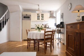 Dining - Pleasant house near the port, sleeps 5 (Les Sables-d´Olonne)
