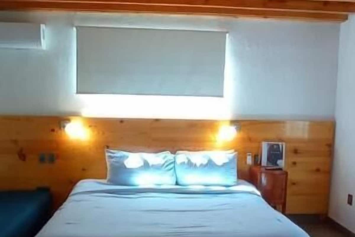 Habitación Premium | Caja de seguridad en la habitación y cortinas blackout