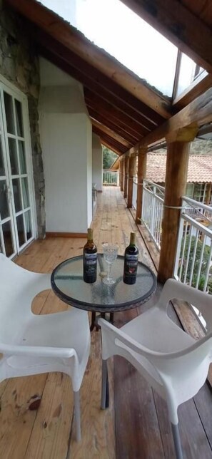 Habitación Elite, vista al jardín | Área de sala de estar