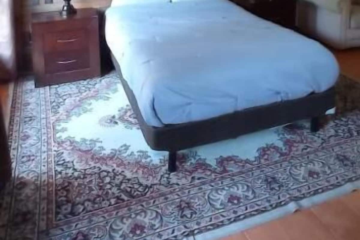 Habitación junior | Caja de seguridad en la habitación y cortinas blackout