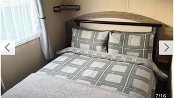 Bureau, fer et planche à repasser, lit parapluie, Wi-Fi gratuit