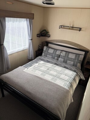 3 bedrooms, desk, iron/ironing board, travel crib - 25A Pine Ridge - Primrose Valley (Haven) (Primrose Valley)