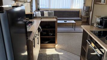 KylskÄp, mikrovÄgsugn, ugn och kaffe- och tebryggare