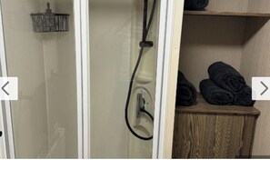 Shower, hair dryer, towels, soap - Outstanding Caravan - Home away from Home! (Primrose Valley)