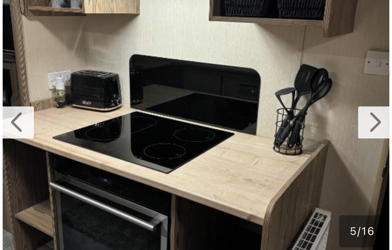 冷蔵庫、電子レンジ、オーブン、コーヒー / ティーメーカー