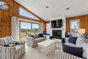 Smart TV - Tails in the Sand: Private Heated Pool | Hot Tub | Dogs OK (Corolla)