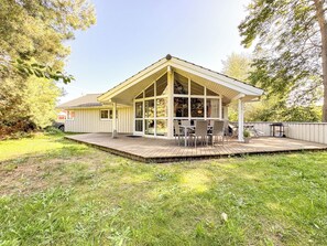Outdoor dining - Beach view vacation home 04 (Lübeck-Travemünde)