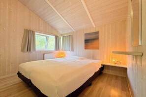 Travel crib, free WiFi