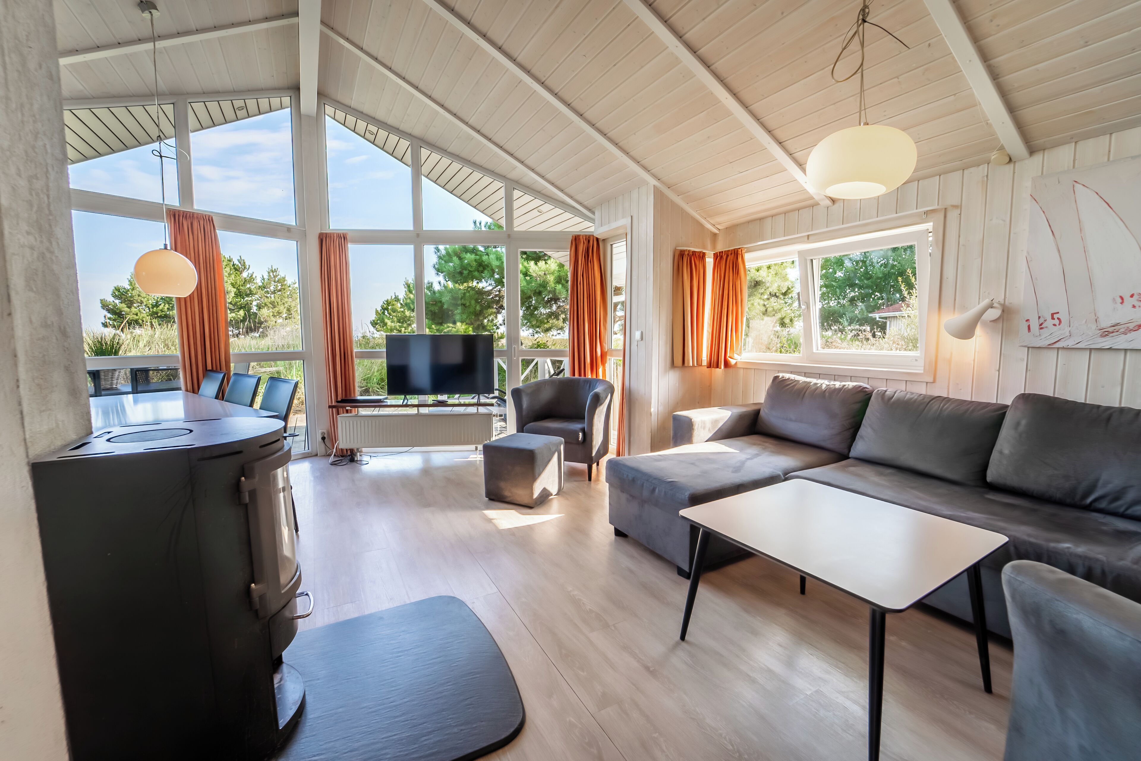Fernseher, Kamin, DVD-Player, Stereoanlage