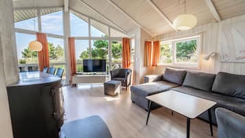 Fernseher, Kamin, DVD-Player, Stereoanlage