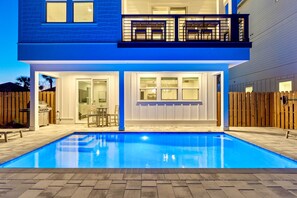 A heated pool - Oceans East: Private heated pool, Free golf cart, 1 min beach, Game & Bunk rooms (Miramar Beach)