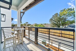 Terrace/patio - Oceans East: Private heated pool, Free golf cart, 1 min beach, Game & Bunk rooms (Miramar Beach)