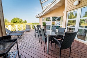 Outdoor dining - Beach view vacation home 25 (Lübeck-Travemünde)