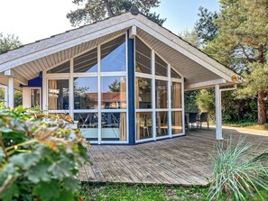 Outdoor dining - Beach view vacation home 14 (Lübeck-Travemünde)
