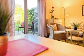 TV, stereo - Gästehaus Karstadt Apartment 01 - Rosengarten - Ostseebad Boltenhagen (Ostseebad Boltenhagen)