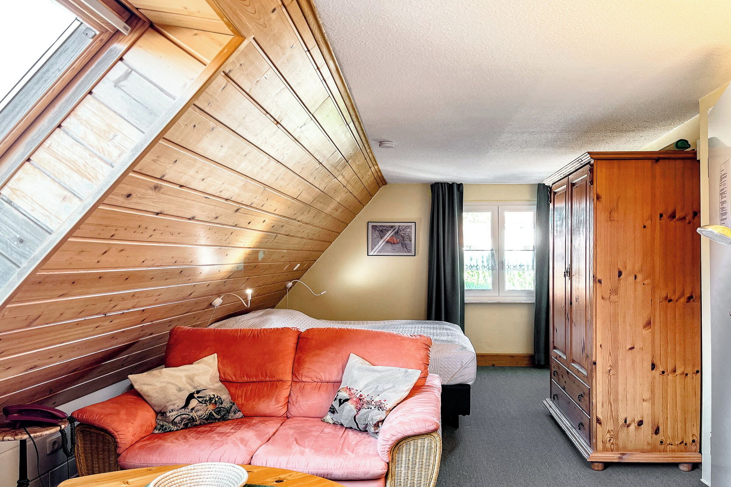 Wohnzimmer mit 2er Sofa