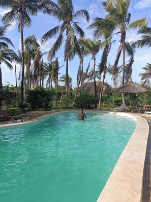 Outdoor pool - Watamu Sunrise Villa (Watamu)
