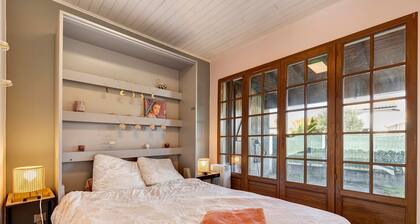 Holiday Home in Ludon-MĂ©doc Near Bordeaux â Private Terrace & Wi-Fi