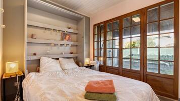 BĂŒgeleisen/BĂŒgelbrett, WLAN, BettwĂ€sche