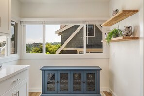 Interior - Emerald Leaf Upstairs (Seattle)