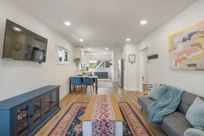 Smart TV - Emerald Leaf Upstairs (Seattle)