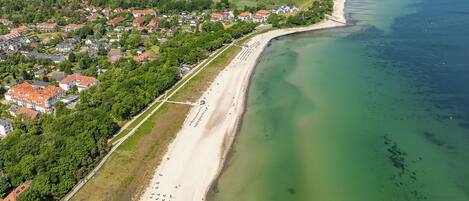 Una spiaggia nelle vicinanze
