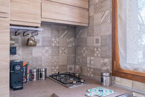 Private kitchen - 'Borghetto Meti - Studio Apartment' with Sea View, Wi-Fi and Air Conditioning (Avola)