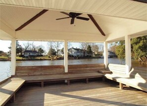 Terrace/patio - Spacious 5-bedroom Lake Front House (Rehoboth Beach)
